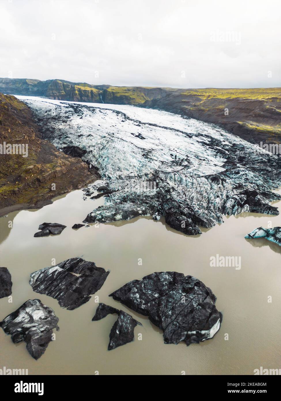 Die globale Erwärmung verursacht das Schmelzen der Gletscher - Island, vertikal Stockfoto