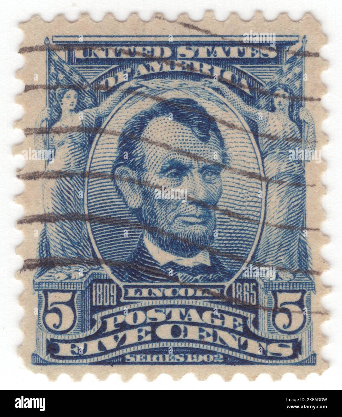 USA - 1903: Eine 5 Cent blaue Briefmarke, die das Porträt von Abraham Lincoln darstellt. Amerikanischer Anwalt und Staatsmann, der von 1861 bis zu seiner Tötung im Jahr 1865 als Präsident der Vereinigten Staaten von 16. diente. Lincoln führte die Nation durch den amerikanischen Bürgerkrieg und gelang es, die Union zu erhalten, die Sklaverei abzuschaffen, die Bundesregierung zu stärken und die US-Wirtschaft zu modernisieren Stockfoto
