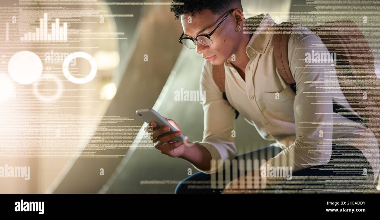 Futuristischer Mann, Daten-Hologramm und Telefoninformationen eines schwarzen Mannes, der mobile Software ansieht. Analyseinformationen, Big Data und Cybersicherheit Stockfoto