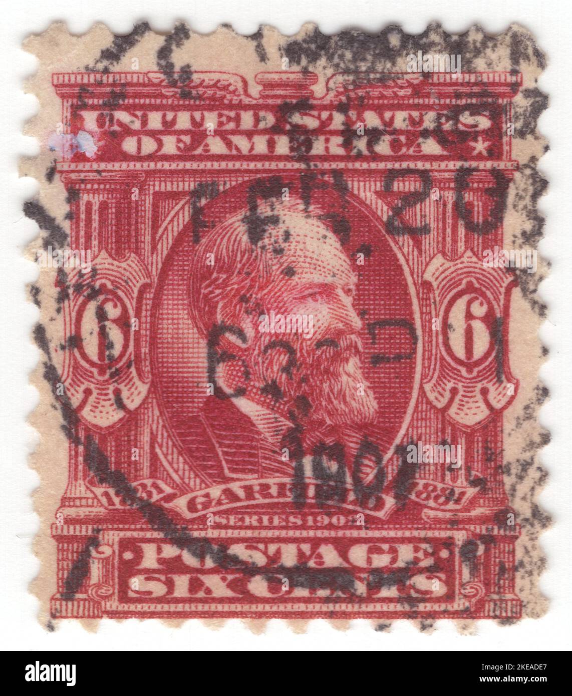 USA - 1903: Eine 6-Cent-Briefmarke mit einem Porträt von James Abram Garfield, dem Präsidenten der Vereinigten Staaten von 20., der vom 4. März 1881 bis zu seinem Tod sechs Monate später diente, zwei Monate nachdem er von einem Attentäter angeschossen wurde. Er war Rechtsanwalt und General des Bürgerkriegs und diente neun Amtszeiten im Repräsentantenhaus und war das einzige sitzende Mitglied des Repräsentantenhauses, das zum Präsidenten gewählt wurde. Vor seiner Kandidatur für das Weiße Haus war er von der Ohio-Generalversammlung in den US-Senat gewählt worden, eine Position, die er ablehnte, als er zum Präsidenten gewählt wurde Stockfoto