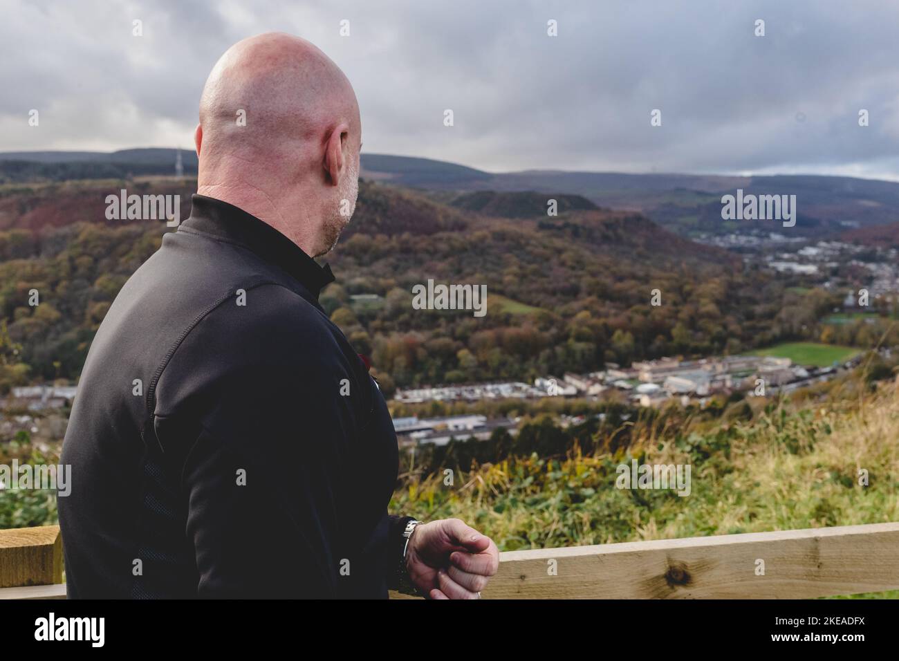 RHONDDA, WALES - 09. NOVEMBER 2022: Wales’ Cheftrainer Robert Page nimmt während der Ankündigung des Cymru-Kaders für das Rhondda-Tal Interviews mit dem Rhondda-Tal ab Stockfoto