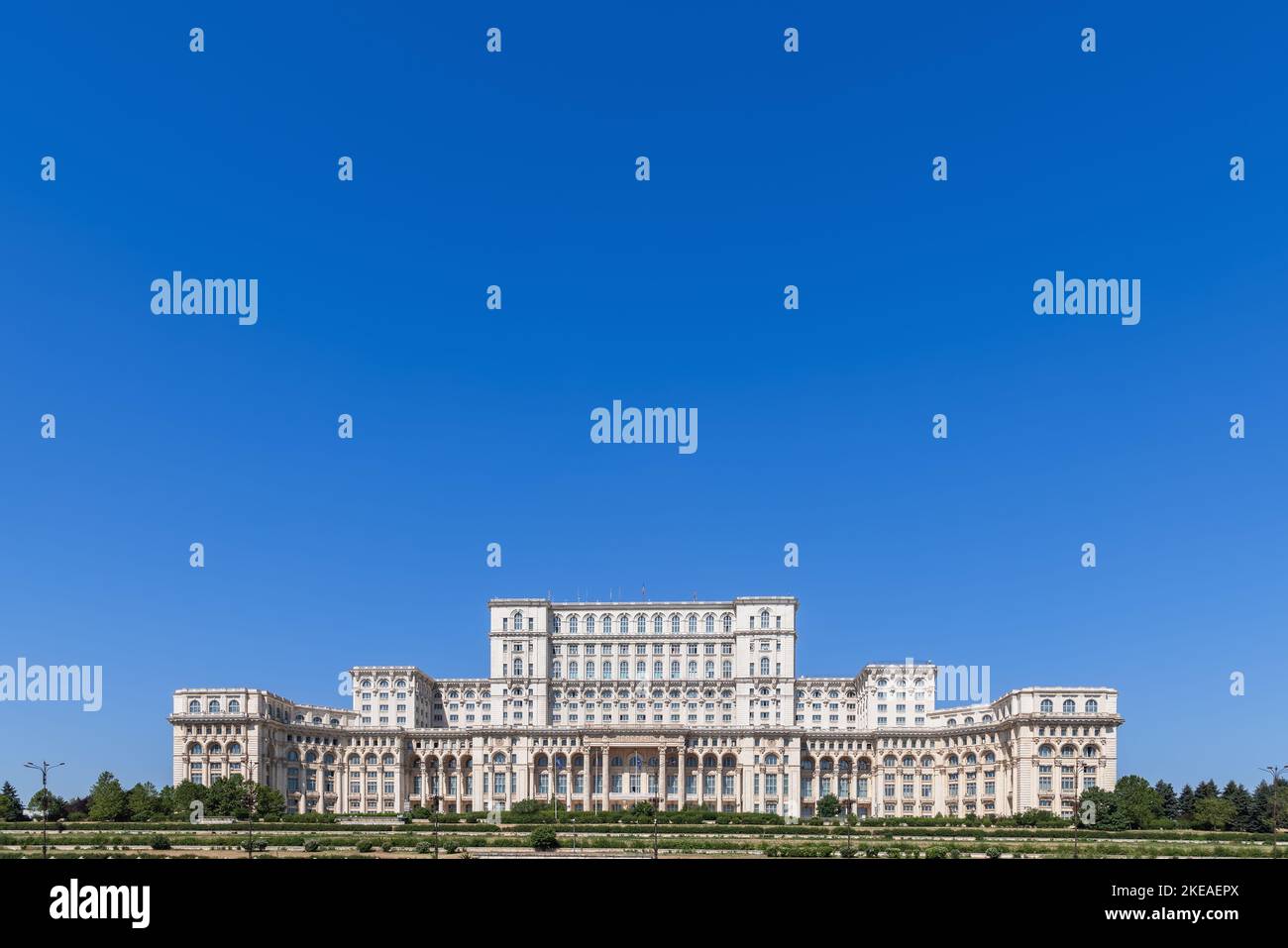 Panorama der beeindruckenden Palast des Parlaments (Haus der Republik) ist Sitz des Parlaments von Rumänien, auf der Dealul Spirii in Bukarest, National Stockfoto