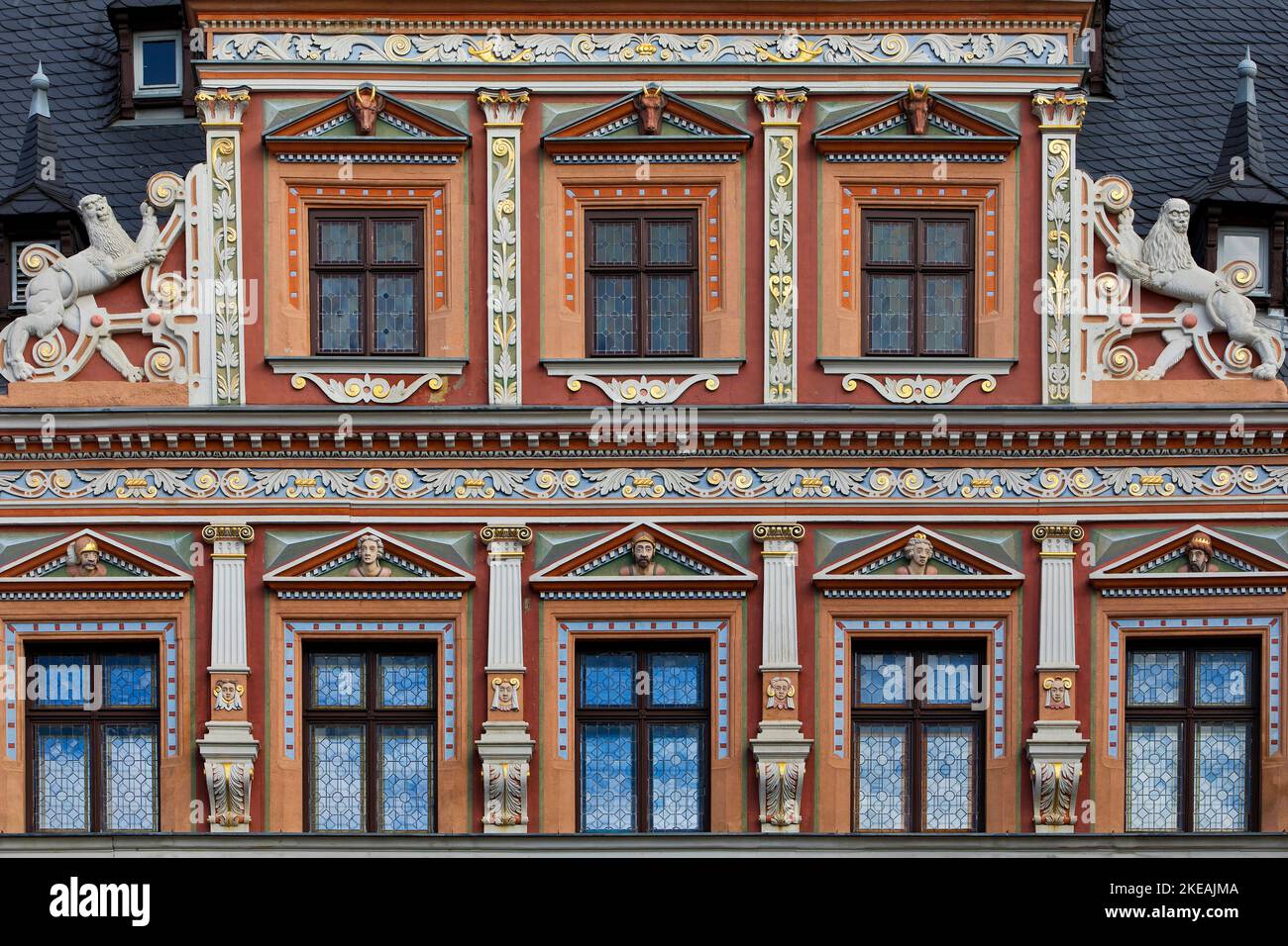 Prachtvolle Fassadendekoration am Haus zum Breiten Herd, Renaissance-Gebäude am Fischmarkt, Deutschland, Thüringen, Erfurt Stockfoto