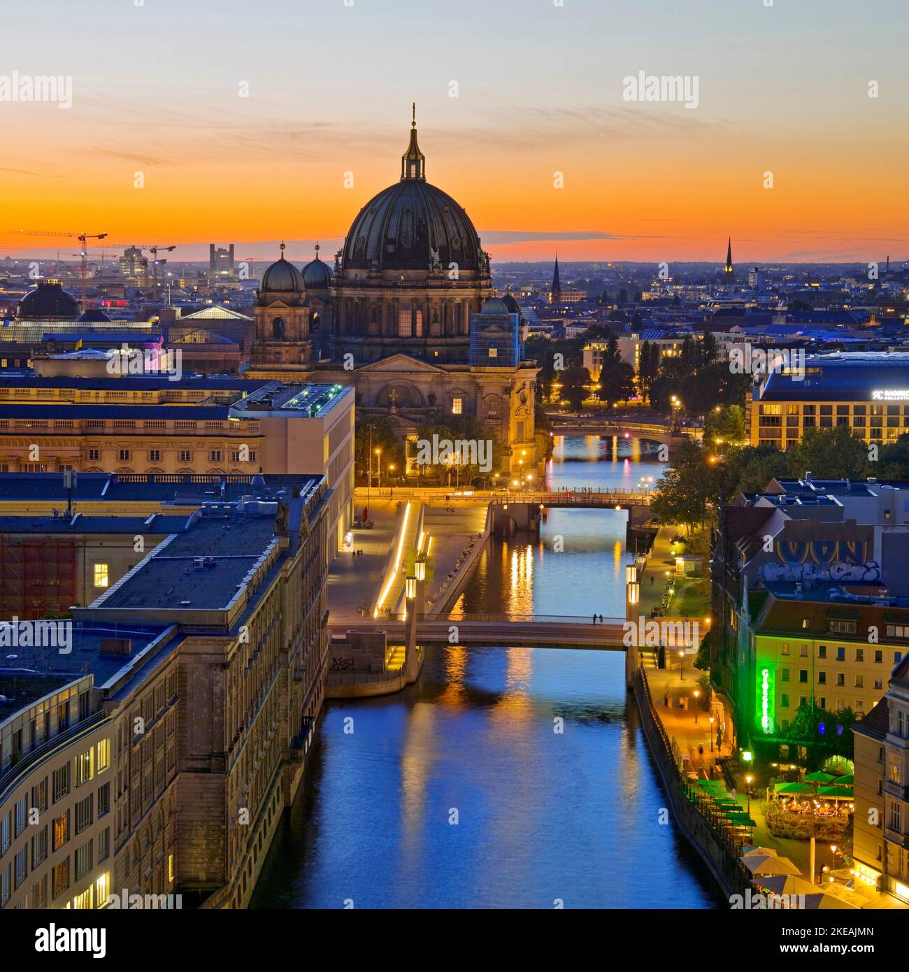 Berliner Dom mit Spree im Abendglühen, Deutschland, Berlin Stockfoto