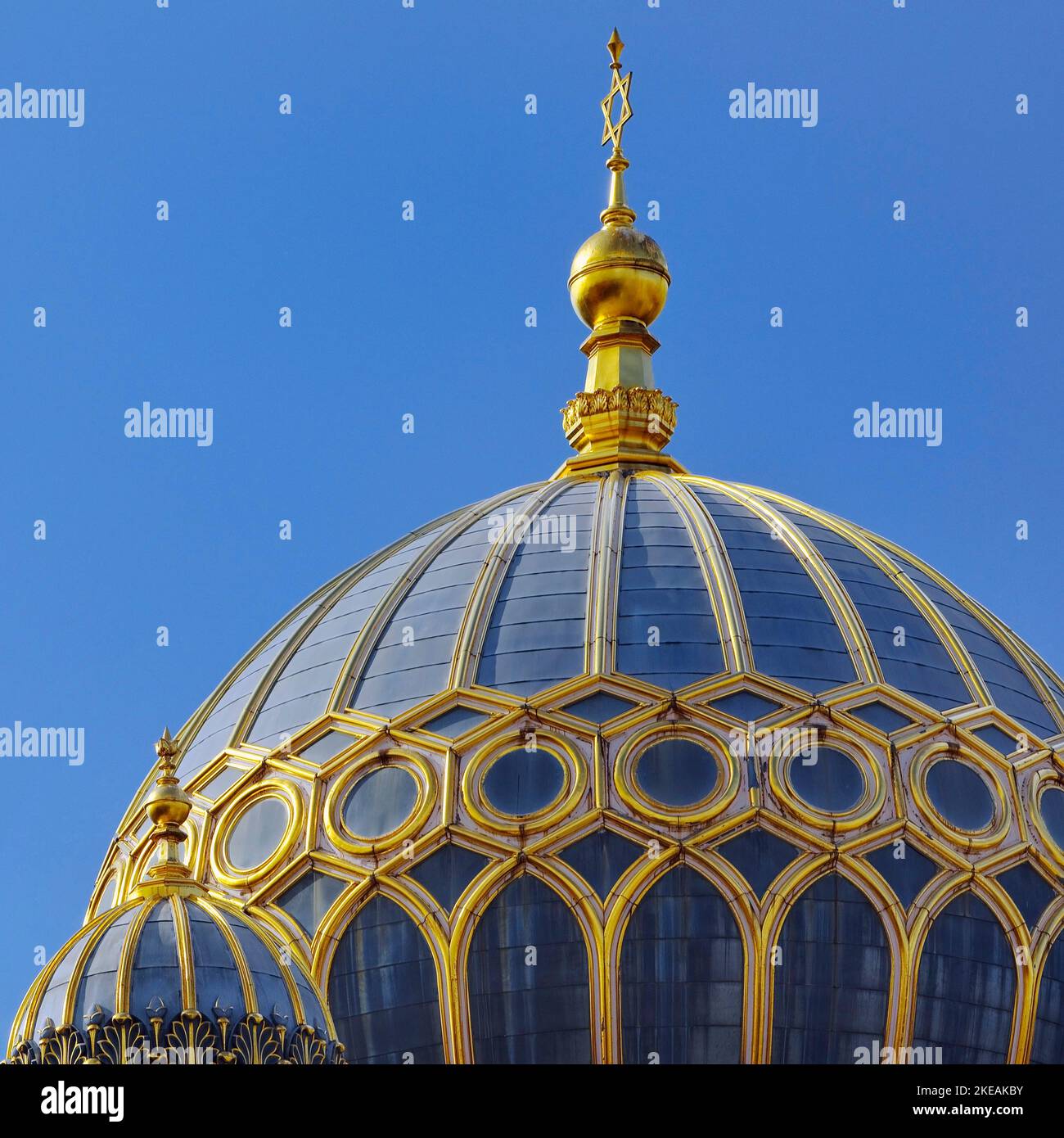 Neue Synagoge, Tambour-Kuppel mit goldenen Rippen bedeckt, Deutschland, Berlin Stockfoto