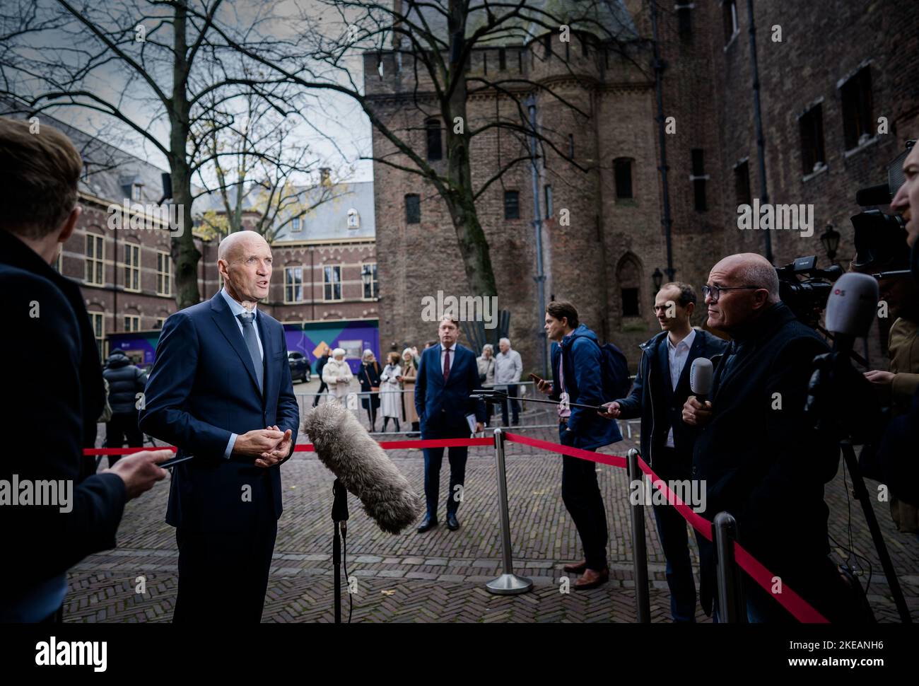 2022-11-11 10:31:16 DEN HAAG - Ernst Kuipers, Minister für Gesundheit, Wohlfahrt und Sport, auf dem Binnenhof vor dem wöchentlichen Ministerrat. ANP BART MAAT niederlande Out - belgien Out Stockfoto