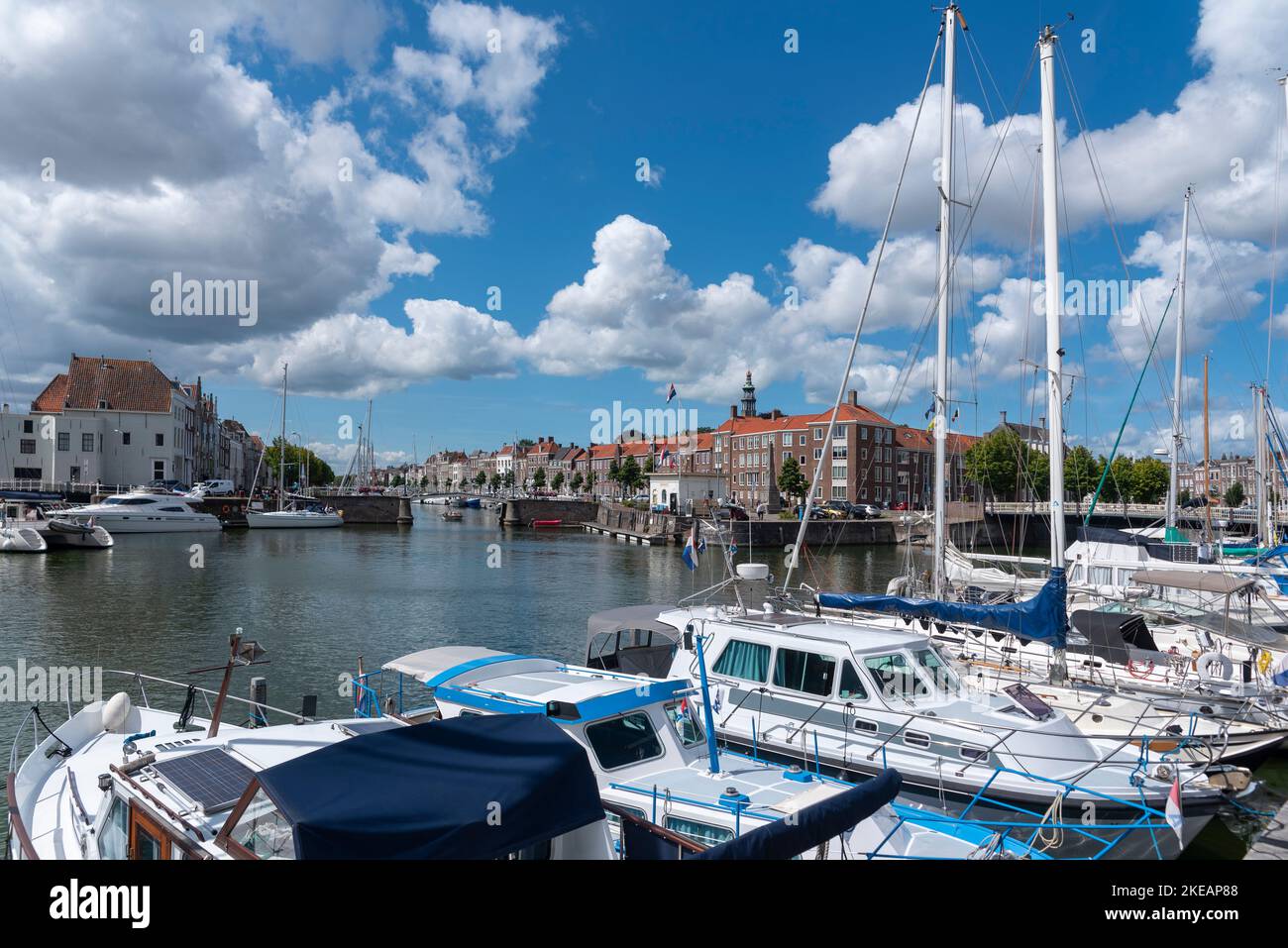 Stadtbild mit Yachthafen und Spijkerbrug, Middelburg, Zeeland, Niederlande, Europa Stockfoto