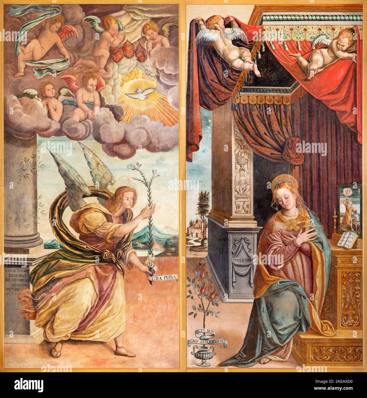 BIELLA, ITALIEN - 15. JULI 2022: Das Aufklärungsgemälde der Verkündigung in der Kirche Chiesa di San Sebastiano von Rafaele Giovenone (1579). Stockfoto