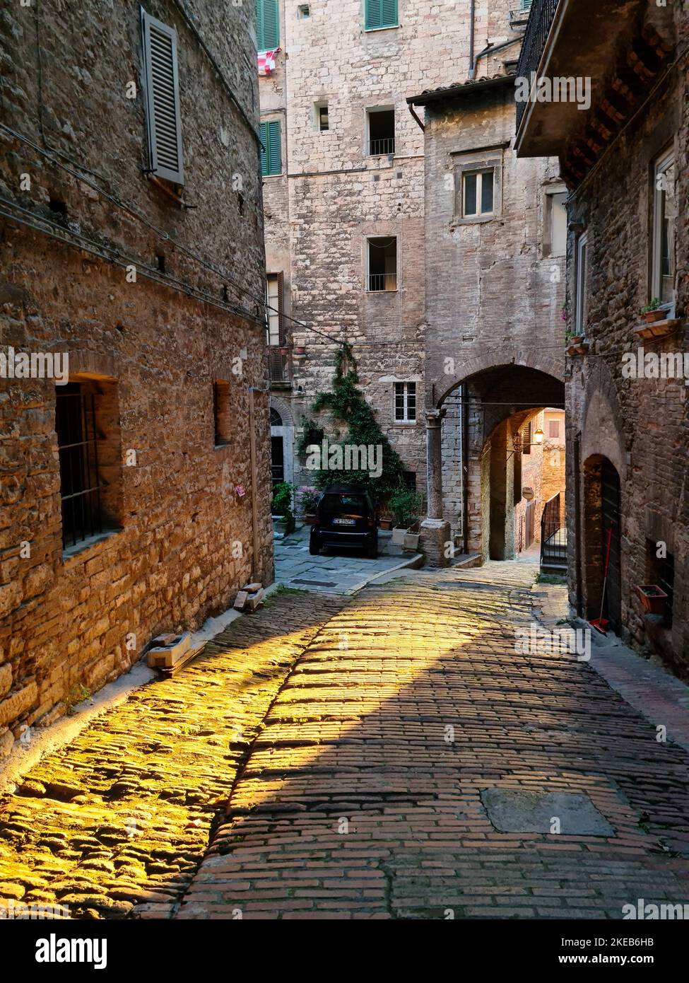 Perugia ist die Hauptstadt der Region Umbrien und liegt auf Hügeln. Es ist voll von Denkmälern, Mauern und Kunstwerken mittelalterlichen Ursprungs. Stockfoto