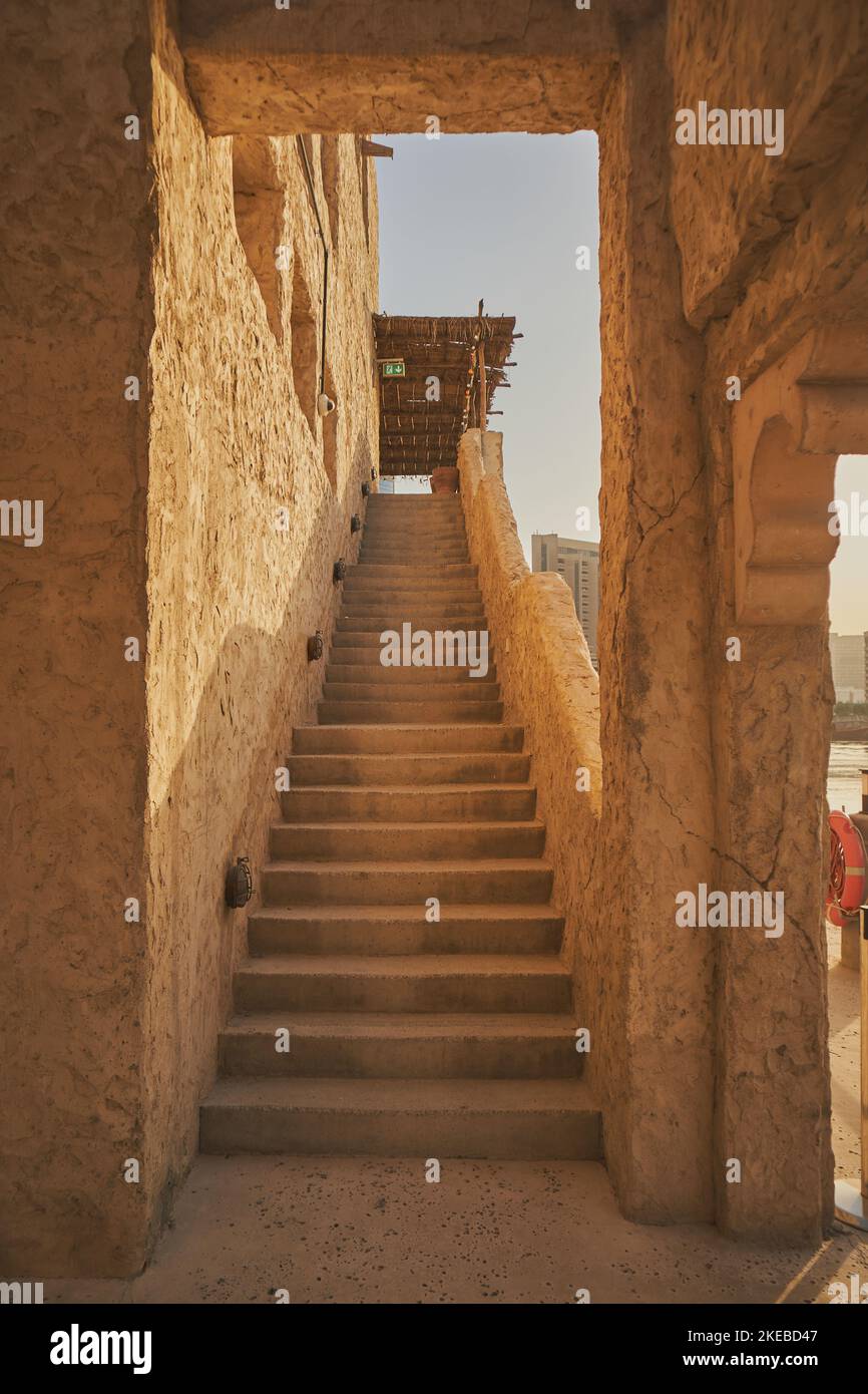 Alte Treppe in Al Seef Dubai, VAE Stockfoto