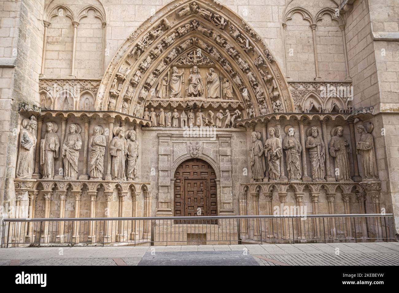 Tür der Coroneria der Kathedrale von Burgos, Spanien. Stockfoto