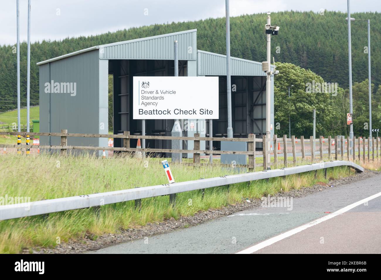 Driver and Vehicle Standards Agency Beattock Check Site an der Seite der M74, Schottland, Großbritannien Stockfoto
