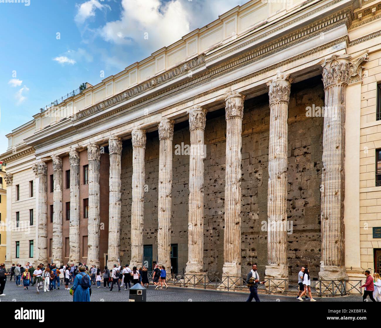 Rom Latium Italien. Der Hadrianstempel (Templum Divus Hadrianus, auch Hadrianeum) ist ein altes römisches Bauwerk auf dem Martius-Campus Stockfoto