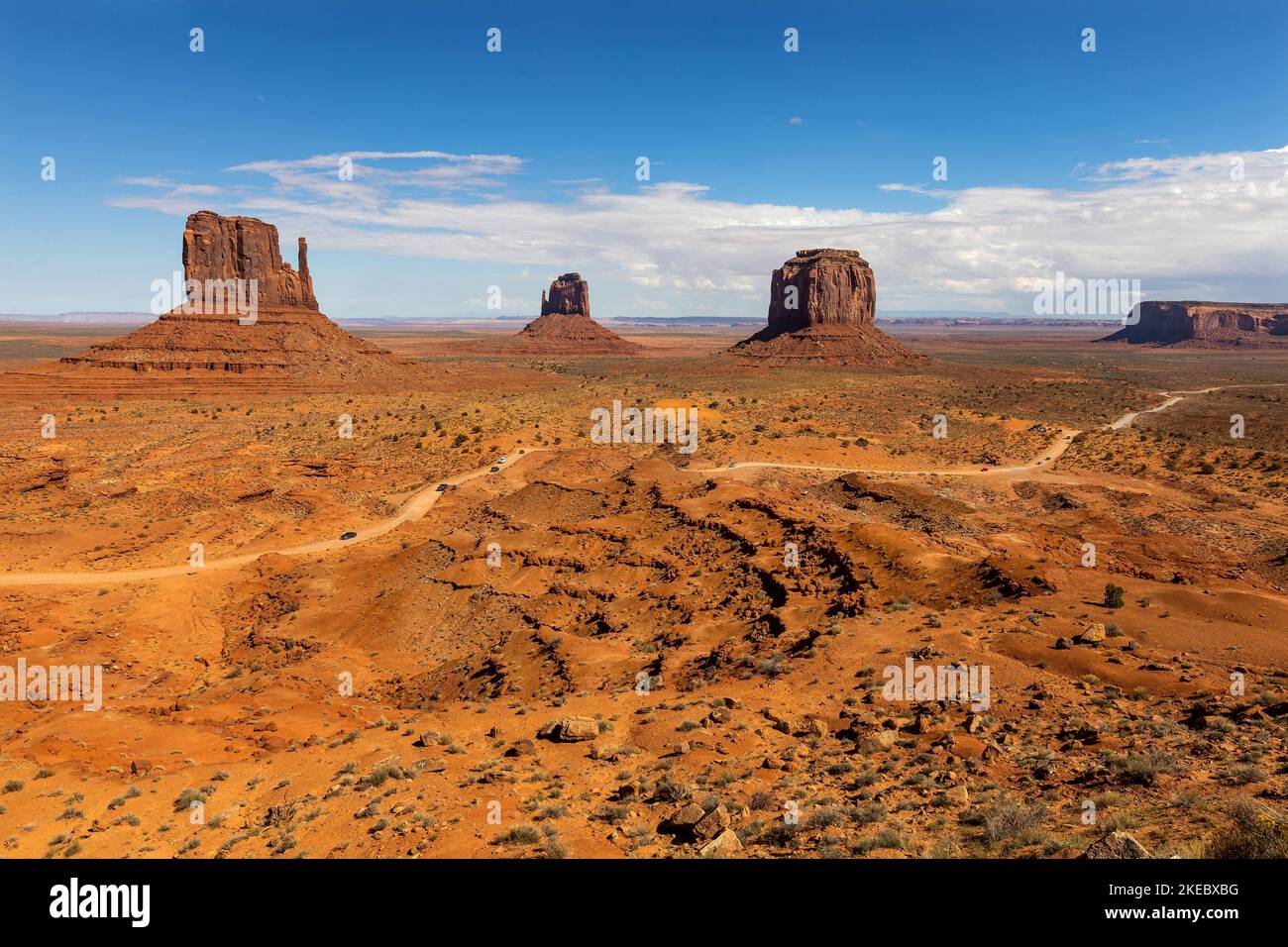 Utahs goldenes Juwel in der Krone, das Epische Monument Valley, Star vieler westlicher Filme und Synonyme für den Blockbuster-Film Forrest Gump. Stockfoto