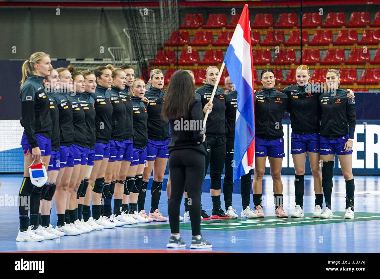 SKOPJE, MAZEDONIEN - 11. NOVEMBER: Spieler der Niederlande während der Hauptrunde - EHF EURO 2022 Spiel zwischen den Niederlanden und Deutschland in der Arena Boris Trajkovski am 11. November 2022 in Skopje, Mazedonien (Foto: Henk Seppen/Orange Picches) Stockfoto