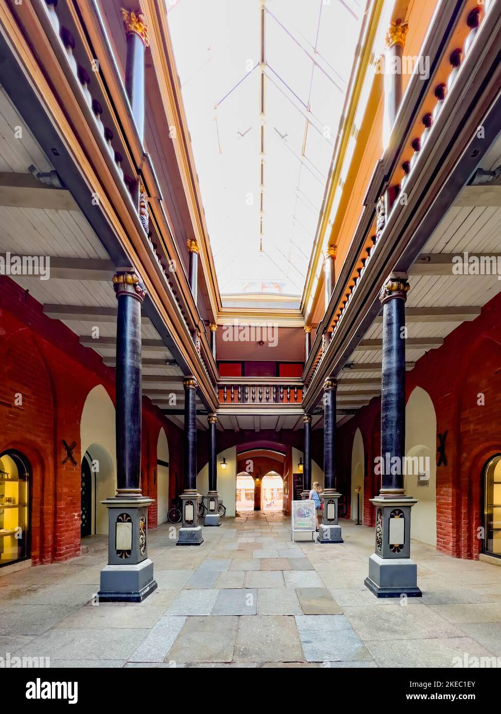 Das Rathaus der Hansestadt Stralsund, Nord-Süd-Passage mit Galerie, Mecklenburg-Vorpommern, Deutschland, Europa Stockfoto