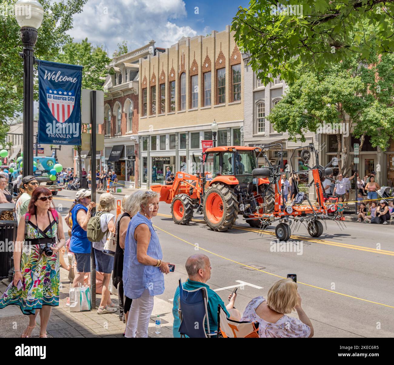 Die Leute genießen die franklin Rodeo Parade Stockfoto