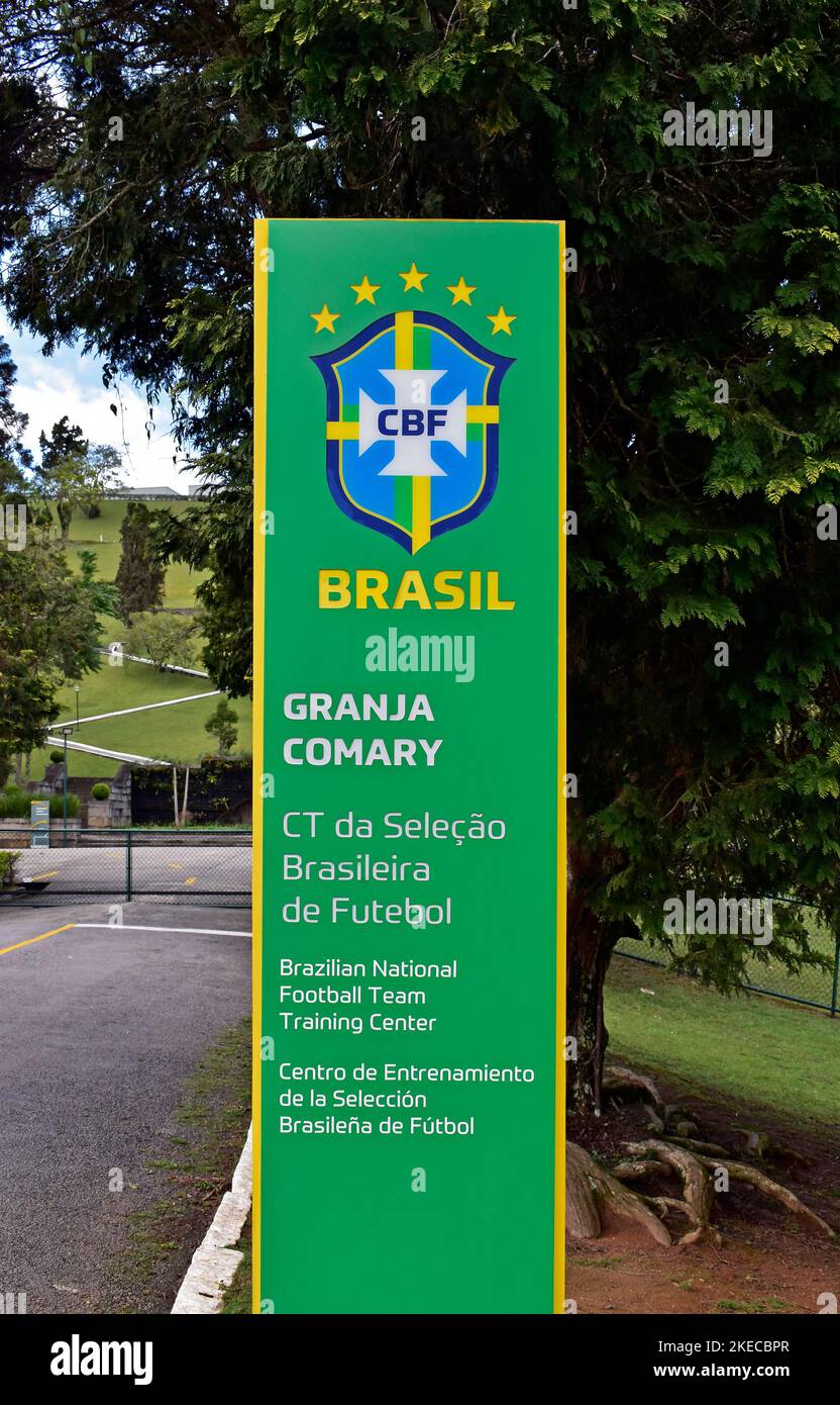 TERESOPOLIS, RIO DE JANEIRO, BRASILIEN - 25. Oktober 2022: Totem aus Metall im Granja Comary Football Complex Stockfoto