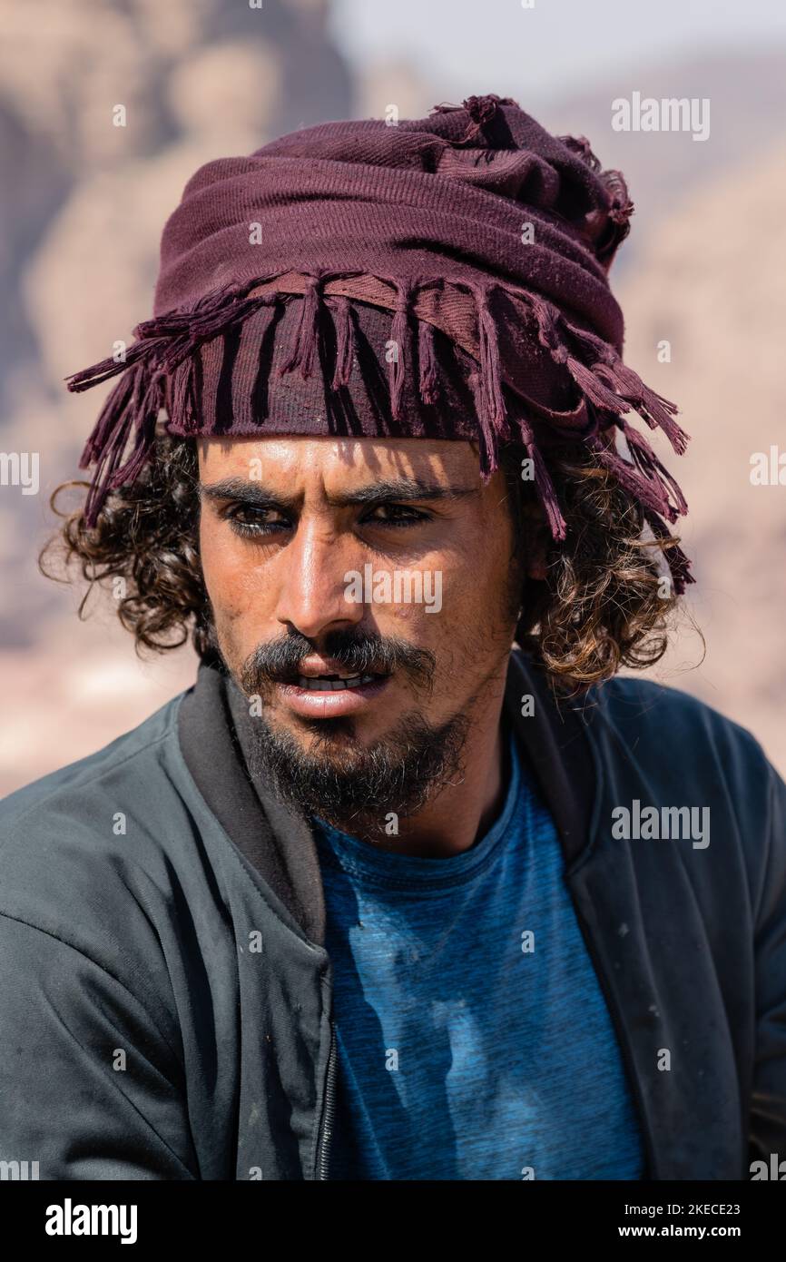 Petra, Wadi Musa, Jordanien - Oktober 28 2022: Jordanischer Beduinenmensch Porträt Stockfoto