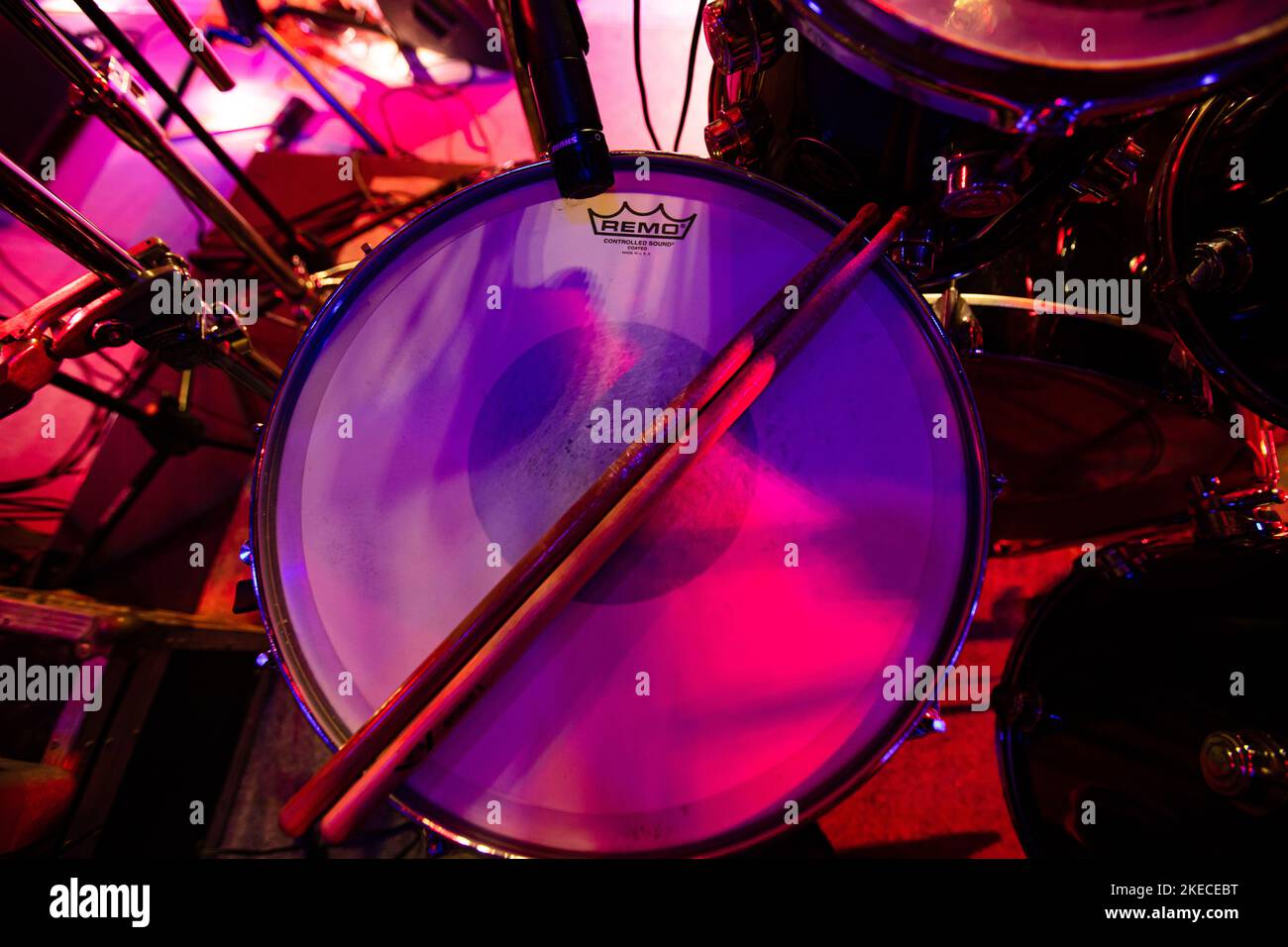 Lviv, Ukraine - 2. November 2022: Remo Controlled Sound Coated Drum Head Stockfoto