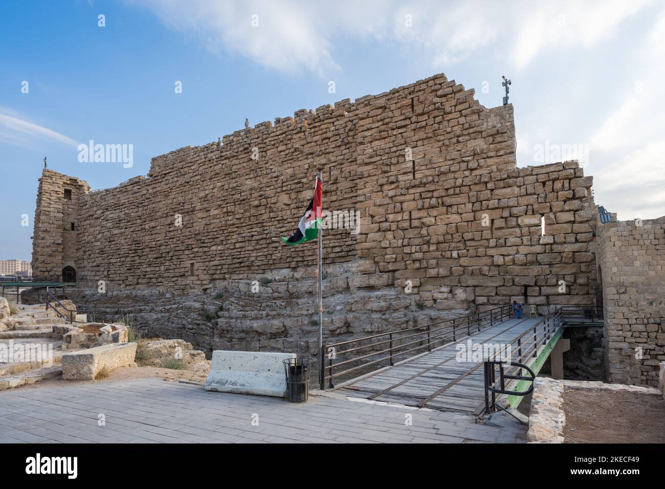 Al-Karak, Jordanien - 27 2022. Oktober: Kerak Castle oder Qalat Al-Karak Außenwand Stockfoto