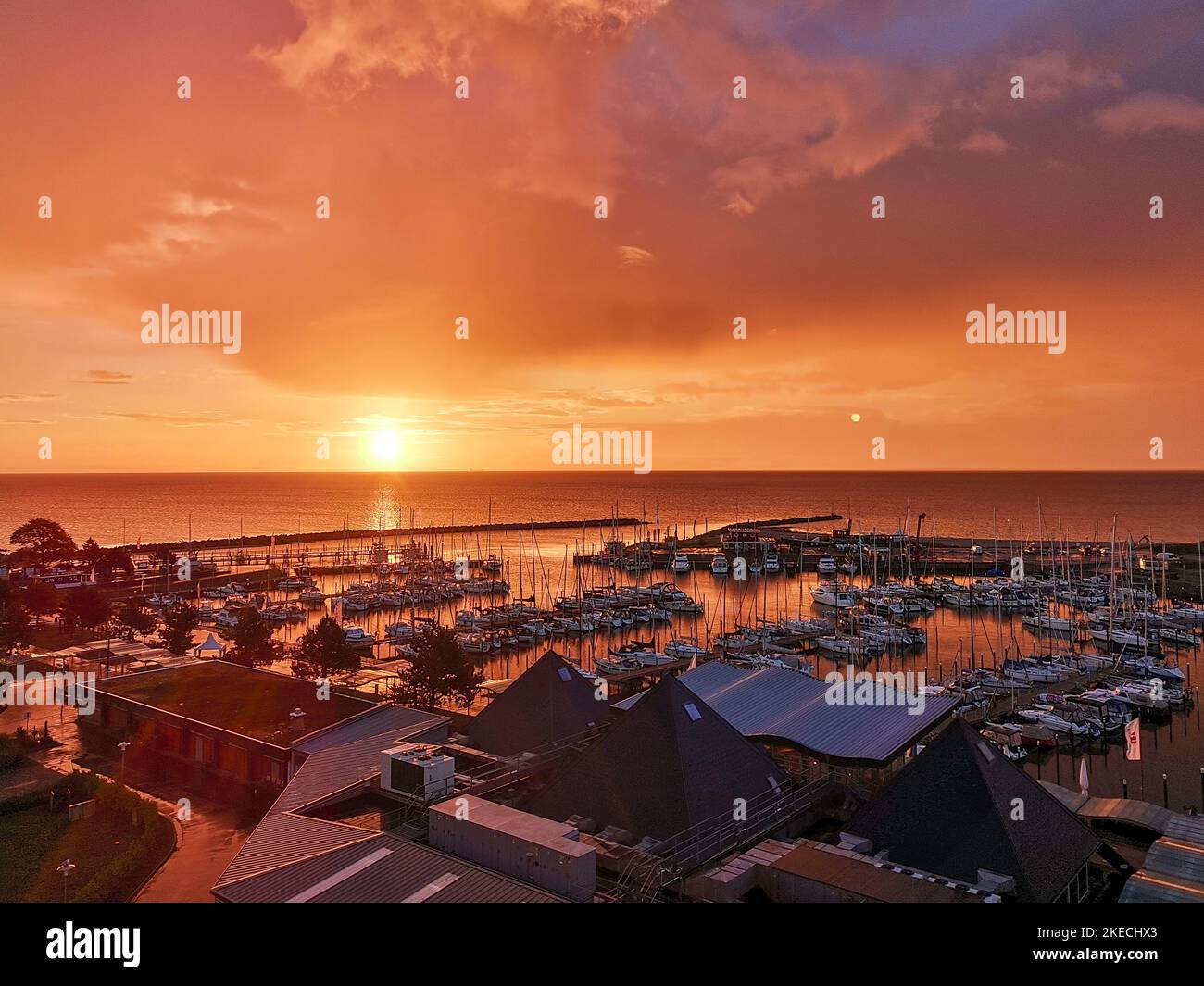 Sonnenaufgang an der ostsee - feucht - Deutschland Stockfoto