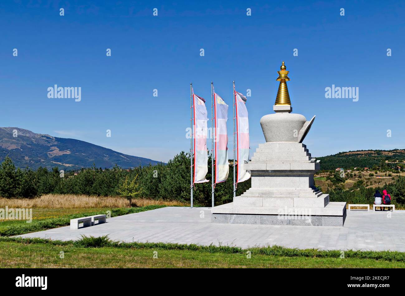 Blick von der Buddhistischen stupa Sofia im Retreat Center Plana-Diamantweg Buddhismus in Bulgarien in der Nähe von Vitosha, Rila, Pirin, und Balkan Berge Stockfoto