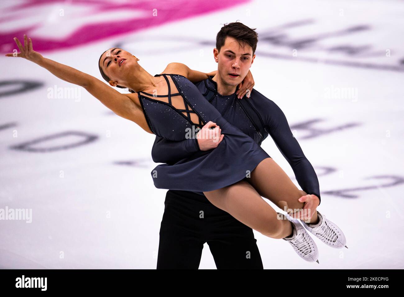 SHEFFIELD, Sheffield. 11., 2022. November. Anastasia Vaipan-Law und Luke Digby aus Großbritannien treten im Rahmen des ISU Grand Prix - MK John Wilson Trophy 2022 am Freitag, den 11. November 2022, im ICE Sheffield paarweise auf. SHEFFIELD, Sheffield. Kredit: Taka G Wu/Alamy Live Nachrichten Stockfoto