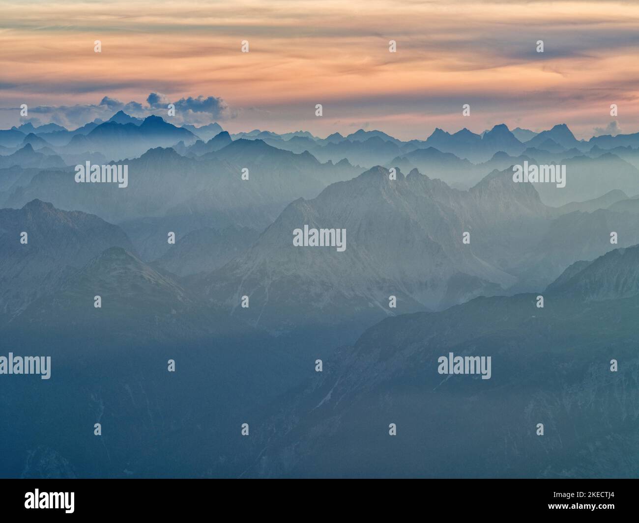 Sommerabend auf der Zugspitze. Stockfoto