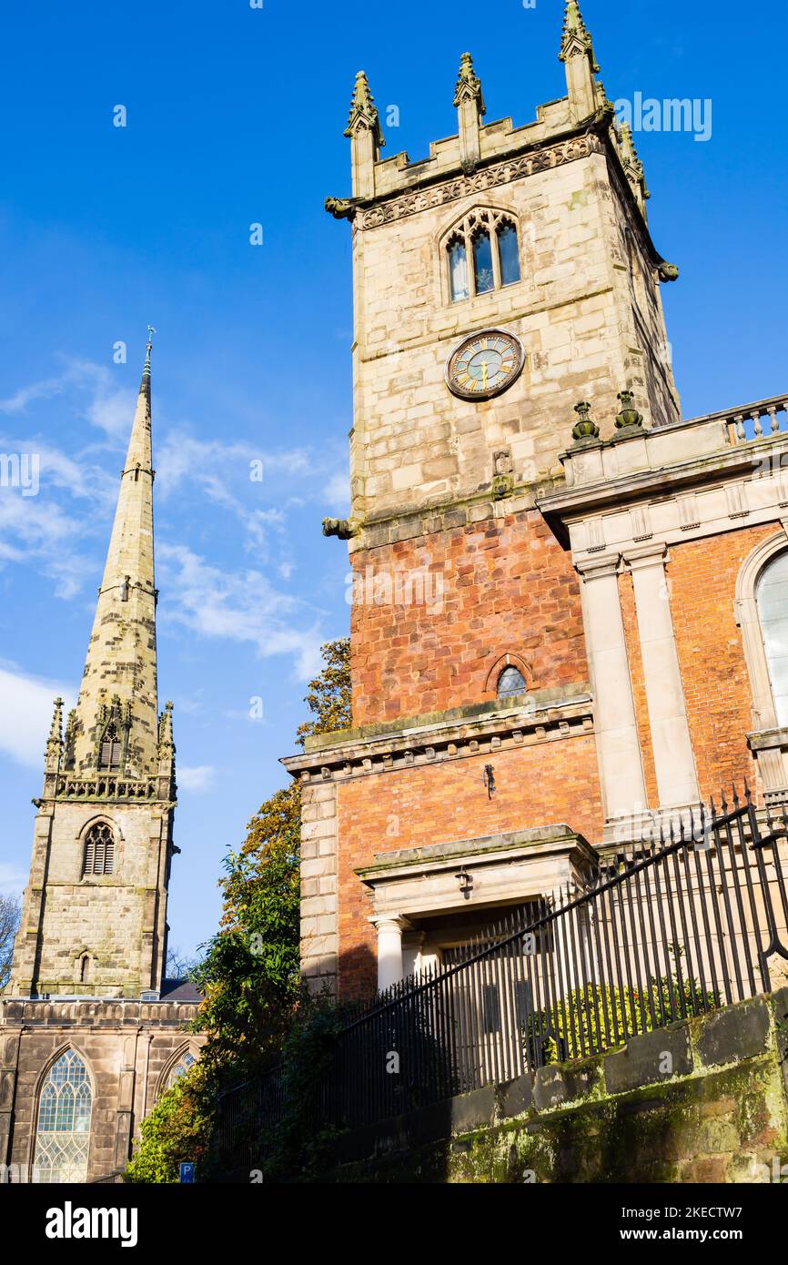 Die St. Julians Center Kirche mit der St. Alkmunds Kirche dahinter. Shrewsbury, England Stockfoto