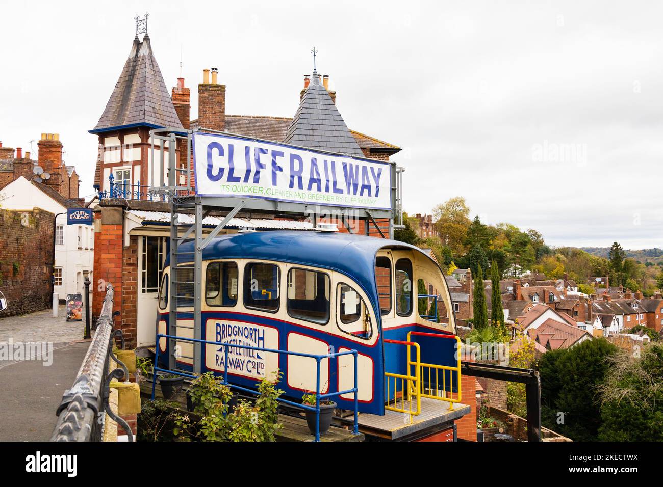 Bridgnorth Castle Hill Railway Co Ltd. Seilbahn-Schrägbahn verbindet Low Town und High Town. Bridgnorth, Shropshire, England Stockfoto