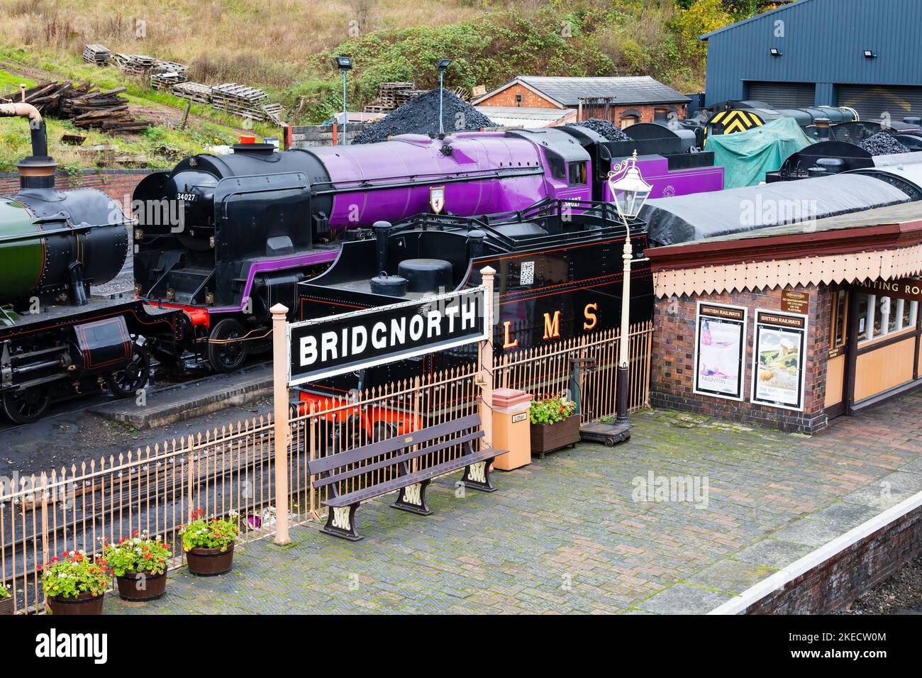 Pacific Class 4-6-2 Dampflokomotive, lila lackiert, um Queen Elizabeths II Platinum Jubilee, Bridgnorth Station der Severn Valley Railway her zu feiern Stockfoto