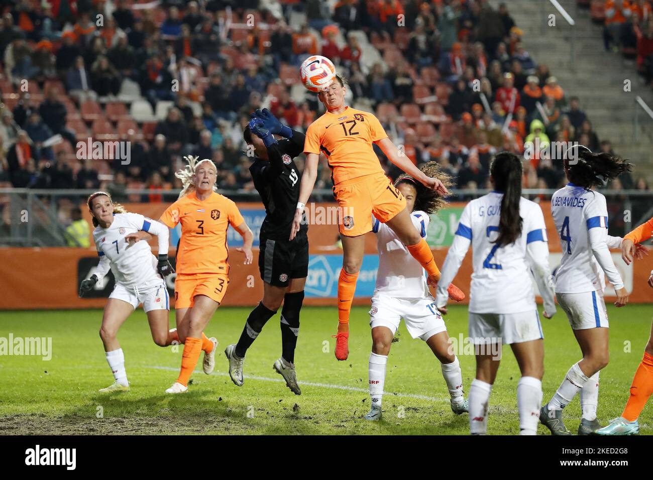 UTRECHT - (lr) Emilie Valenciano aus Costa Rica Frauen, Stephanie van der Gragt aus Holland Frauen, Costa Rica Torhüterin Diana Vallejos, Merel van Dongen aus Holland Frauen, Gabriela Guillen von Costa Rica Women während des Freundschaftsspiels der Frauen zwischen den Niederlanden und Costa Rica im Stadion Galgenwaard am 11. November 2022 in Utrecht, Niederlande. ANP BART STOUTJEDIJK Stockfoto UTRECHT - (lr) Emilie Valenciano aus Costa Rica Frauen, Stephanie van der Gragt aus Holland Frauen, Costa Rica Torhüterin Diana Vallejos, Merel van Dongen aus Holland Frauen, Gabriela Guillen von Costa Rica Women während des Freundschaftsspiels der Frauen zwischen den Niederlanden und Costa Rica im Stadion Galgenwaard am 11. November 2022 in Utrecht, Niederlande. ANP BART STOUTJEDIJK Stockfoto