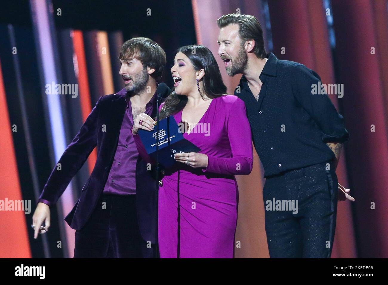 10. November 2022 - Nashville, Tennessee - Dave Haywood, Hillary Scott, Charles Kelley, Lady A. 56. jährliche CMA Awards in der Bridgestone Arena. (Bild: © Debby Wong/AdMedia über ZUMA Press Wire) Stockfoto