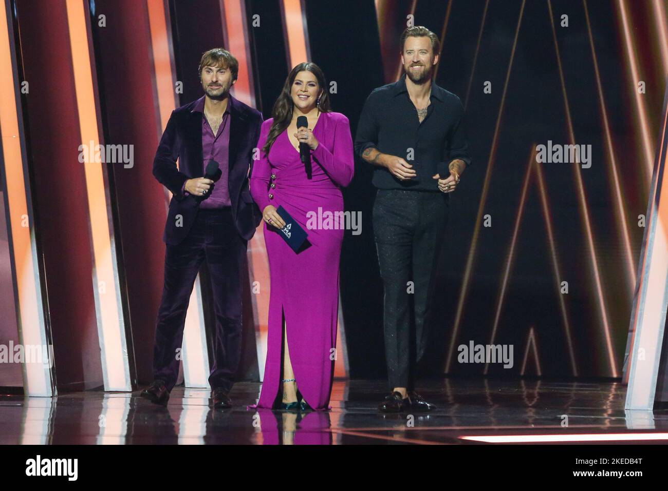 10. November 2022 - Nashville, Tennessee - Dave Haywood, Hillary Scott, Charles Kelley, Lady A. 56. jährliche CMA Awards in der Bridgestone Arena. (Bild: © Debby Wong/AdMedia über ZUMA Press Wire) Stockfoto
