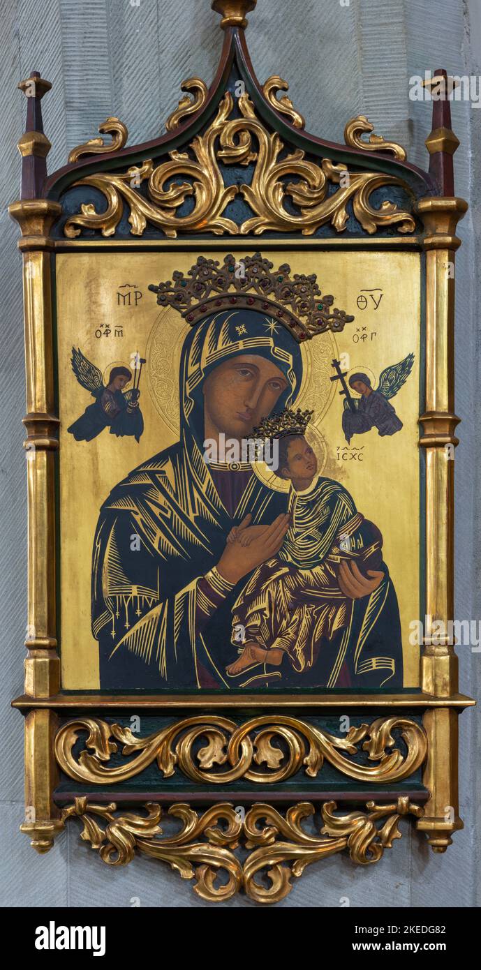 LUZERN, SCHWEIZ - 24. JUNI 2022: Die Ikone der Madonna in der Franziskanerkirche von einem unbekannten Künstler aus dem Jahr 19 Stockfoto