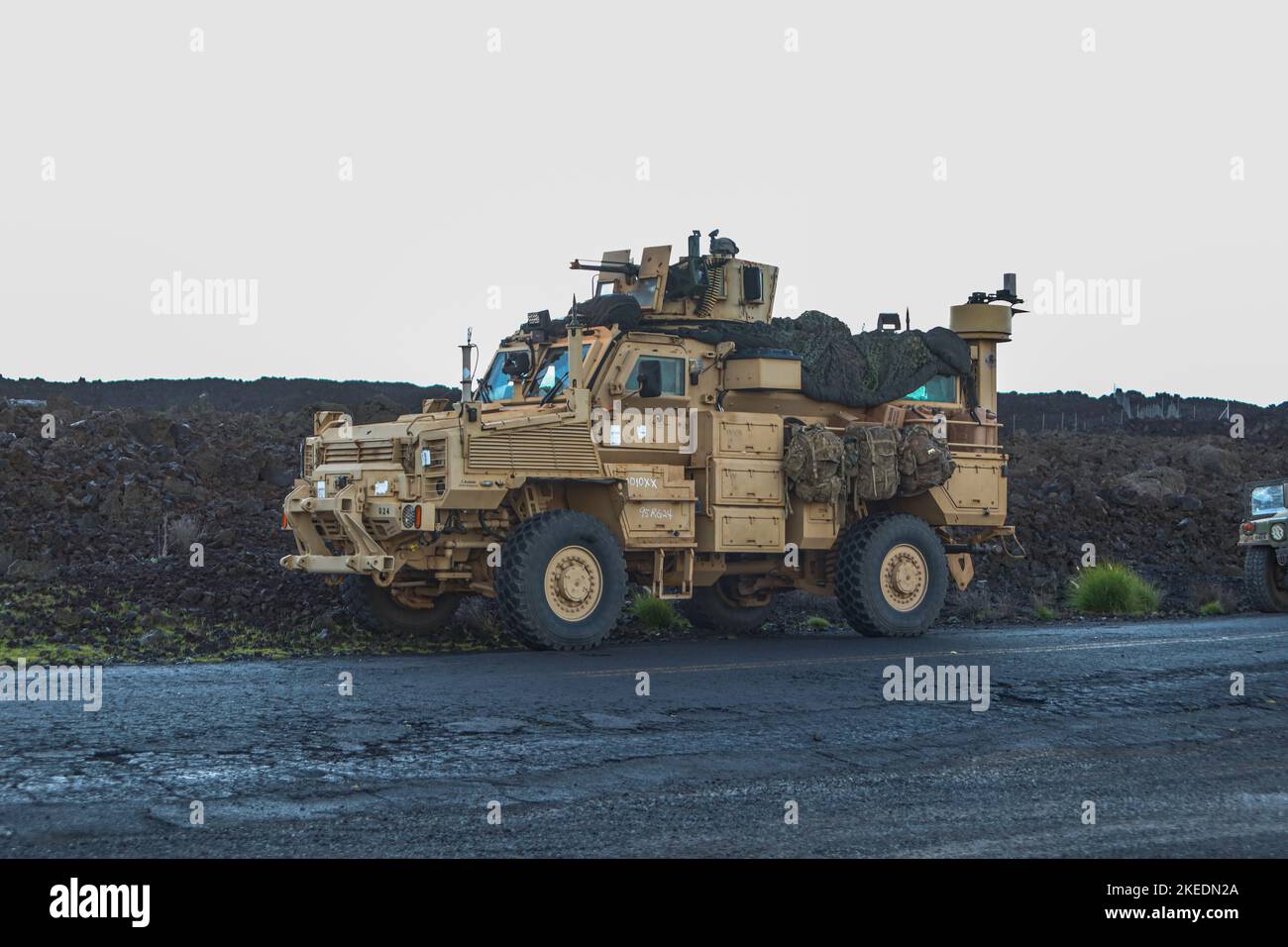 Ingenieursoldaten bilden das 84. Ingenieur-Bataillon, die 130. Ingenieur-Brigade, das 8. Theater Sustainment Command, engagierten die gegnerische Kraft während des Joint Pacific Multinational Readiness Center 23. Stockfoto