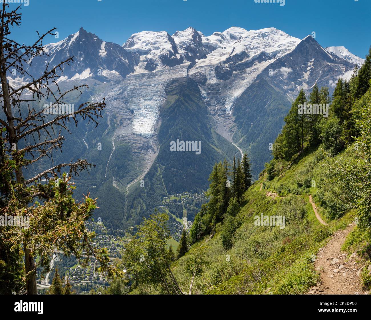 Das Mont-Blanc-Massiv und der Gipfel Aigulle du Midi - Chamonix. Stockfoto