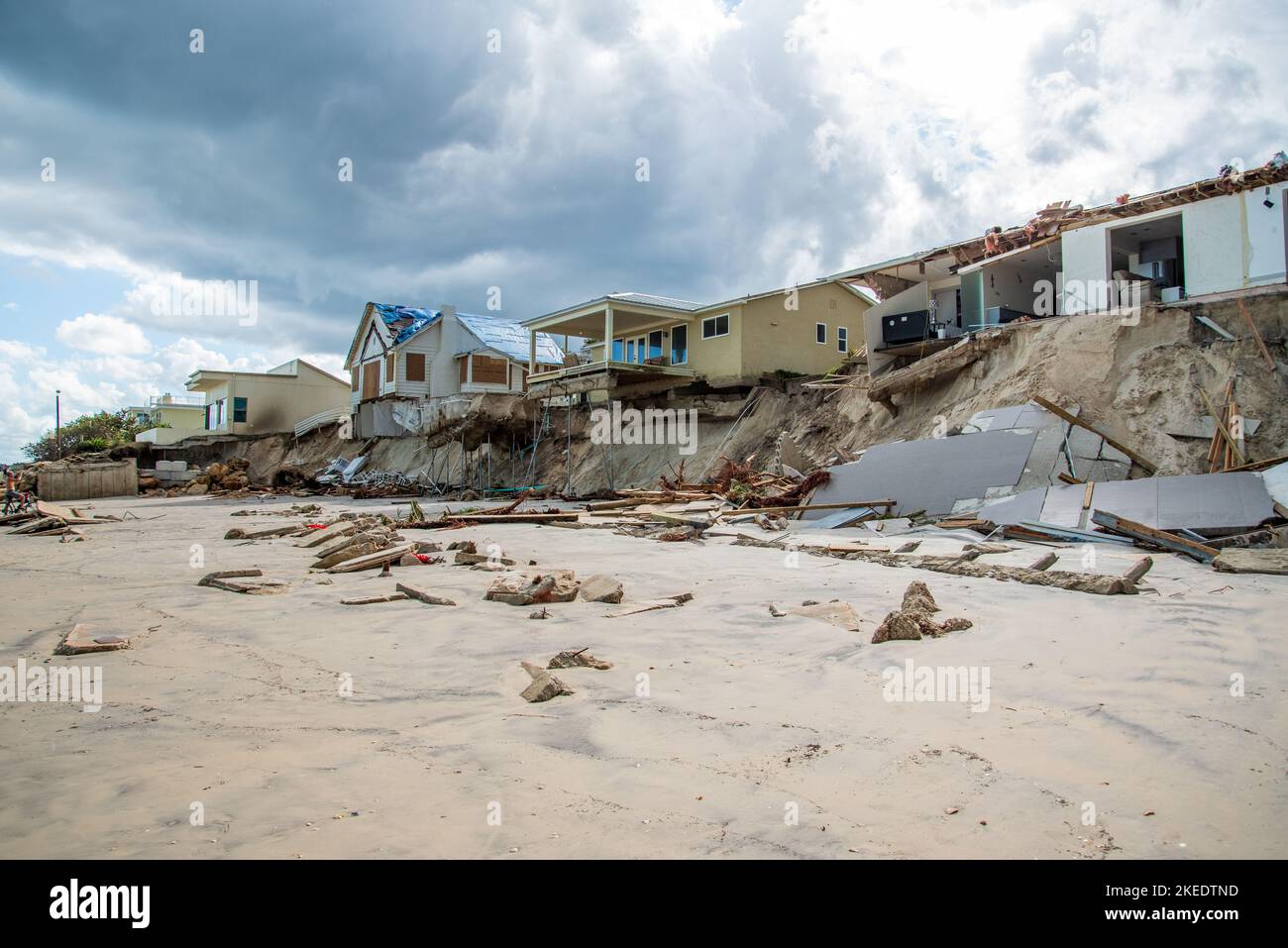 Wilbur-by-the-Sea, Florida – 11. November 2022: Zerstörung durch Stranderosion und Wind durch Hurrikane Ian und Nicole. Stockfoto