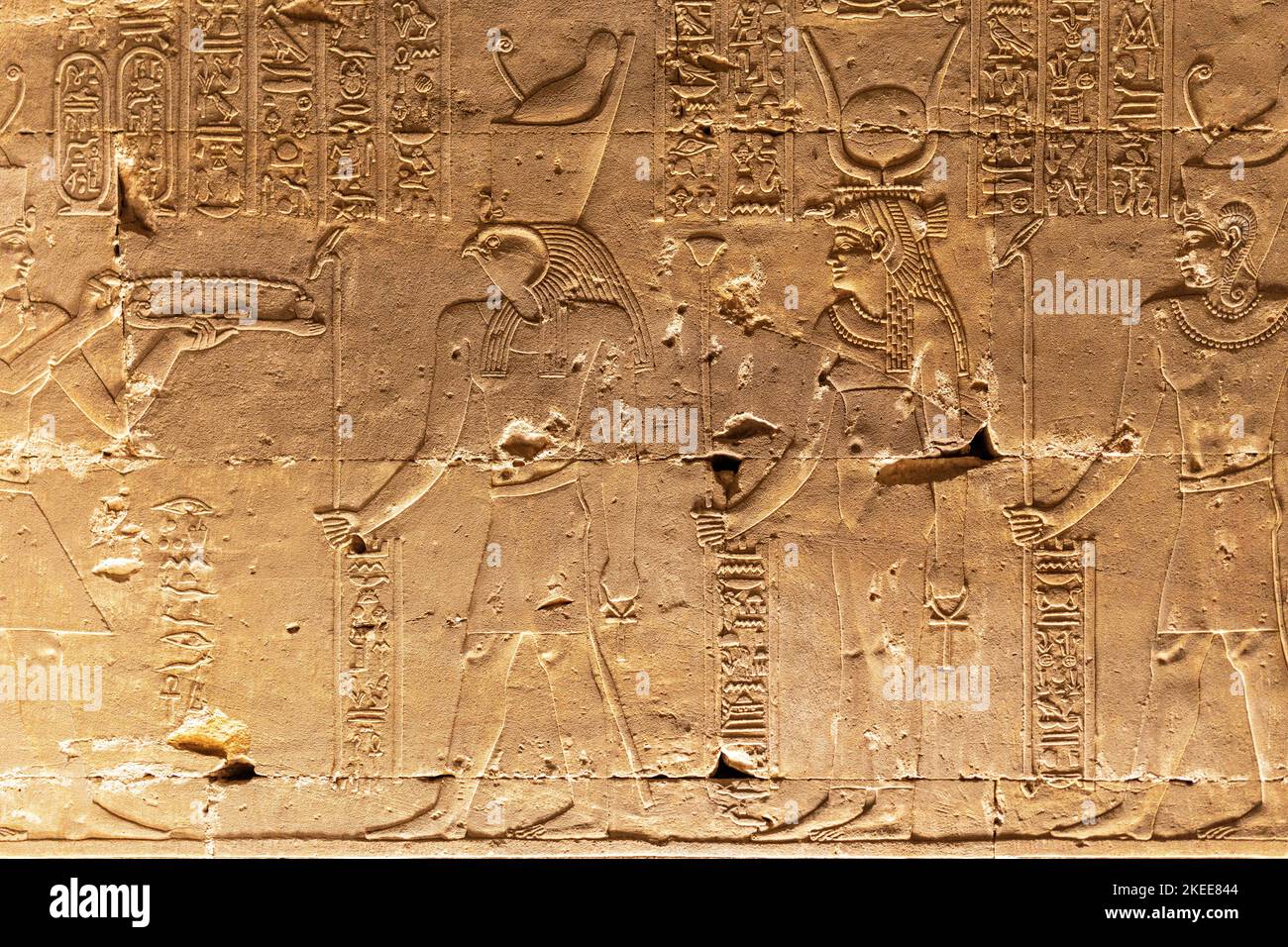 Hieroglyphen auf der Wand des Tempels Edfu Stockfoto