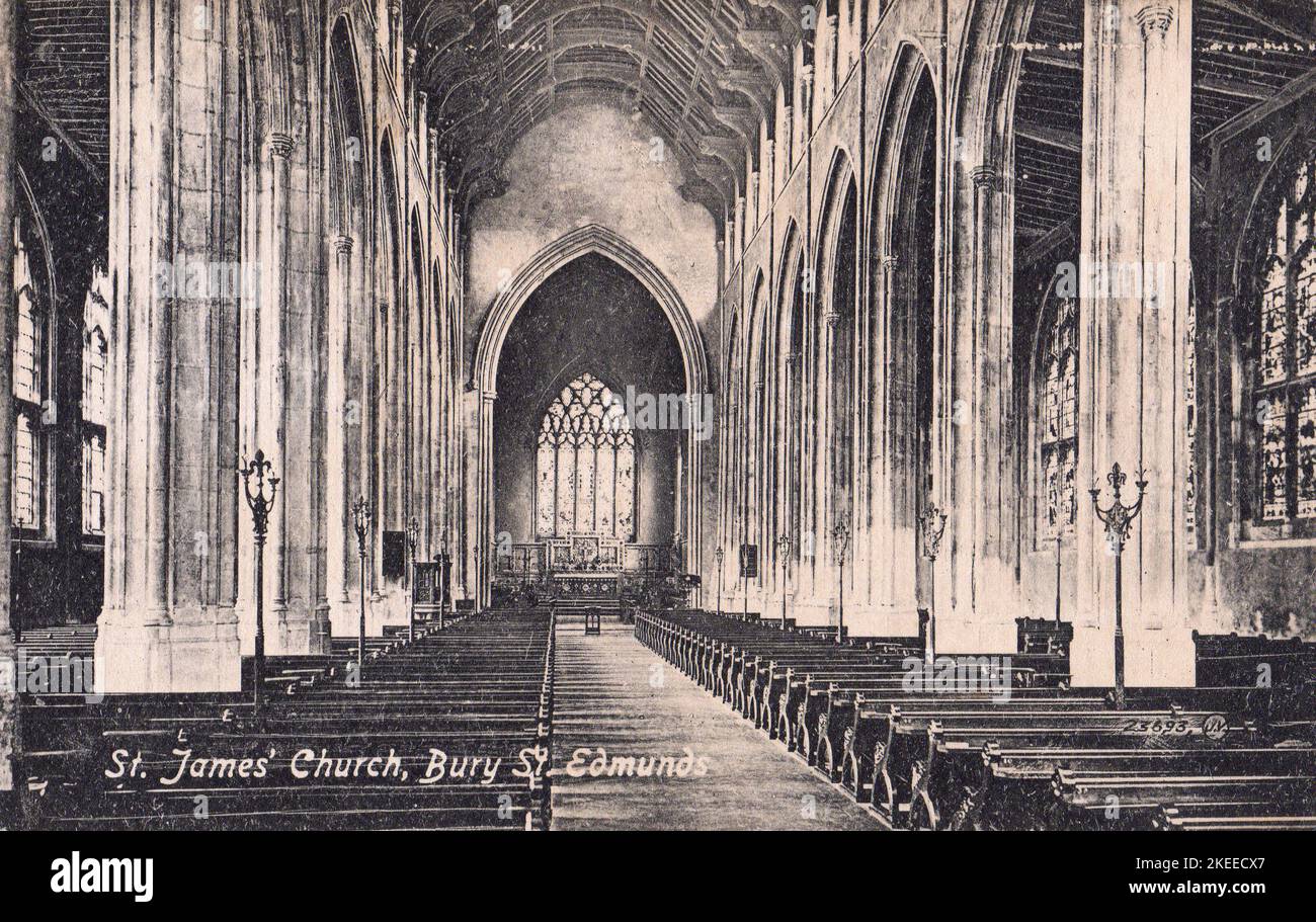 Innenraum der St. James' Church, Bury St. Edmunds, Suffolk, bevor sie in die St. Edmundbury's Cathedral umgewandelt wurde. Schwarzweiß-Foto um 1945. Stockfoto