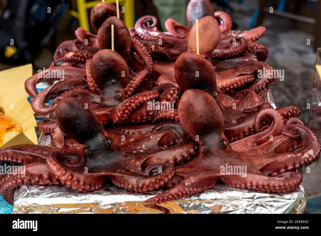 Tintenfisch (Octopus) zum Verkauf auf dem Capo Markt (Mercado del Capo), Palermo, Sizilien, Italien. Stockfoto