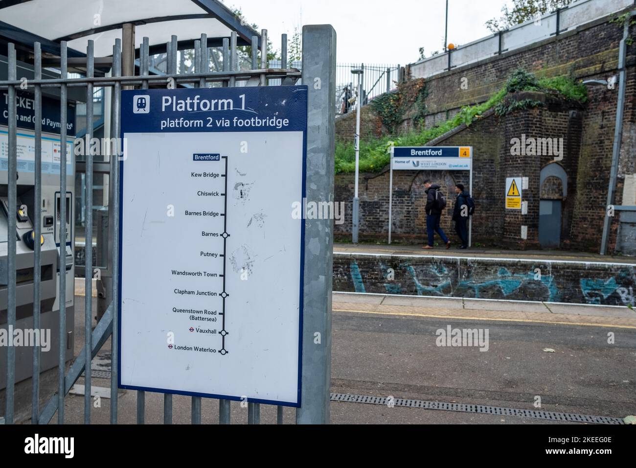 London - November 2022: Brentford Railway Station in Hounslow, West London Stockfoto