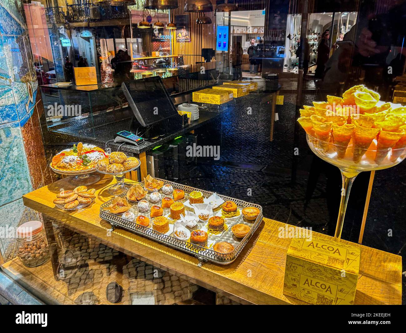 Lissabon, Portugal, in örtlicher portugiesischer Bäckerei, Detail, gebackene Kustenteiben, lokale Spezialitäten, 'Alcoa' Stockfoto