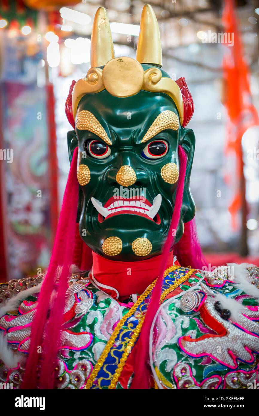 Gemalter Kopf einer lebensgroßen Dämonenpuppe, die bei rituellen Prozessionen beim zehnjährigen Da Jiu Festival, kam Tin, New Territories, Hong Kong, 2015, verwendet wird Stockfoto