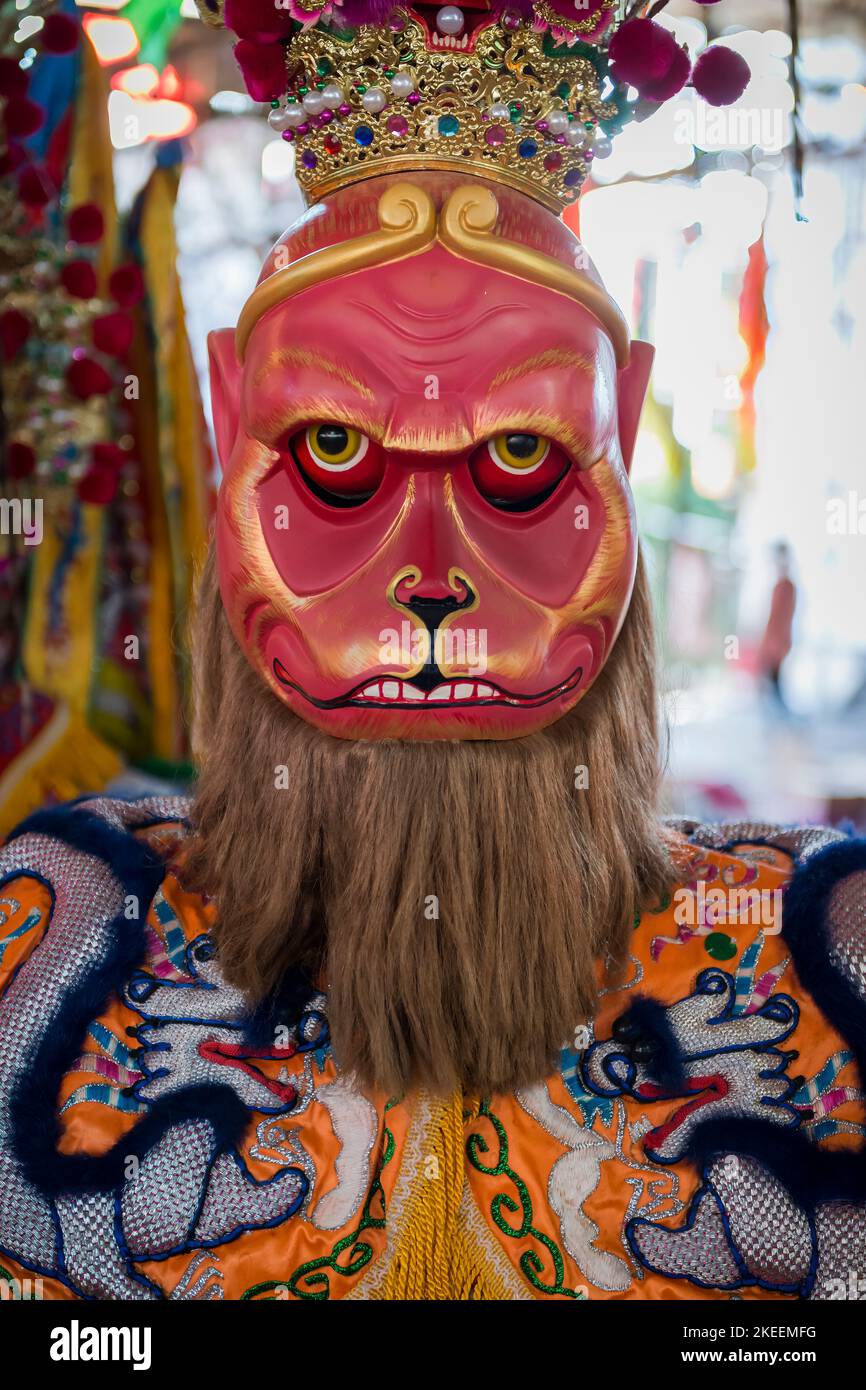 Kopf einer lebensgroßen Marionette des Affenkönigs, die bei rituellen Prozessionen beim zehnjährigen Da Jiu Festival, kam Tin, New Territories, Hong Kong, 2015, verwendet wurde Stockfoto