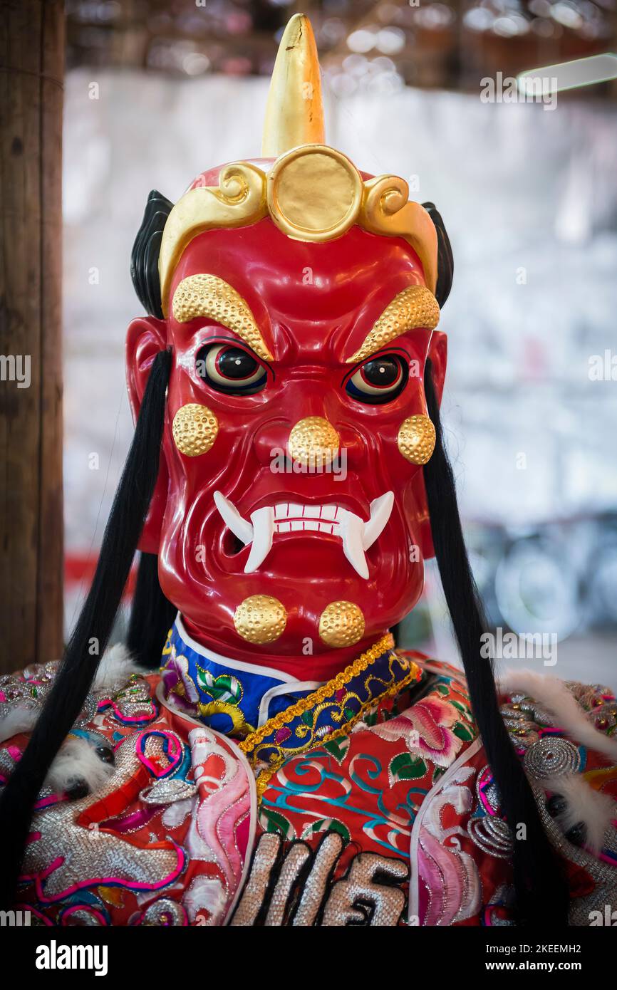 Gemalter Kopf einer lebensgroßen Dämonenpuppe, die bei rituellen Prozessionen beim zehnjährigen Da Jiu Festival, kam Tin, New Territories, Hong Kong, 2015, verwendet wird Stockfoto