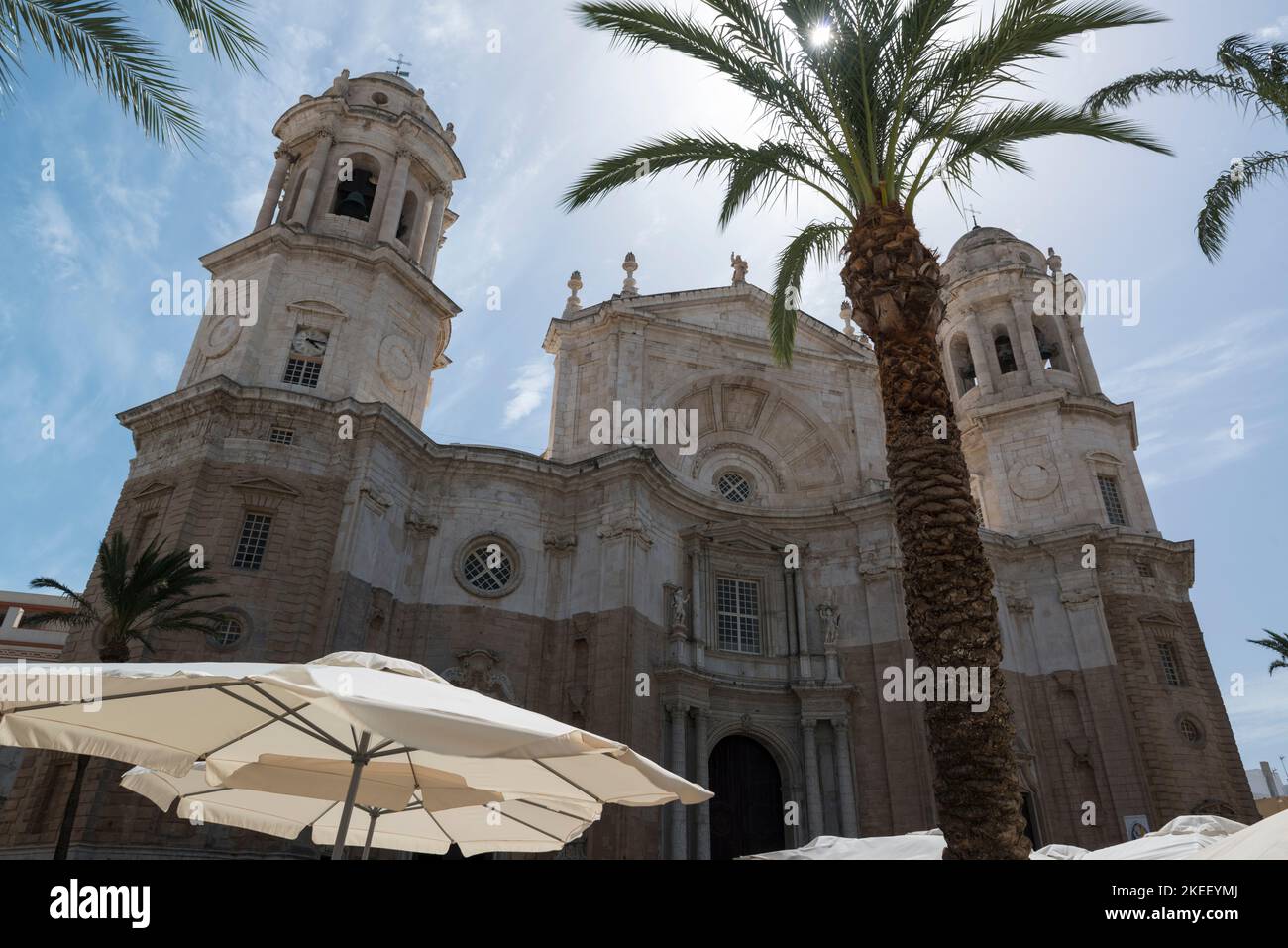 Die Catedral de Cediz von unten gesehen. Caus, Spanien. Stockfoto