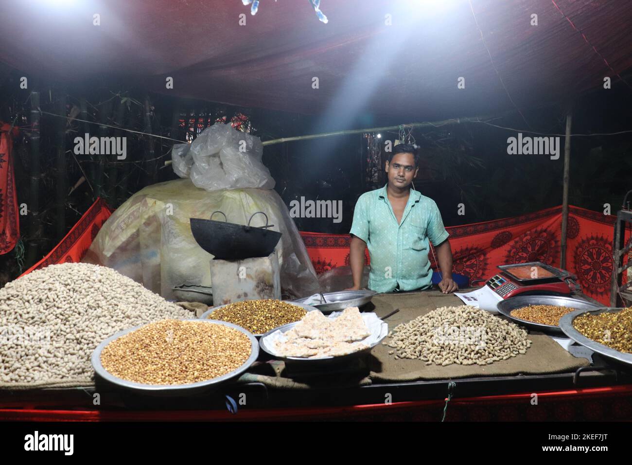 Ein kleiner Laden in Bangladesch. Stockfoto