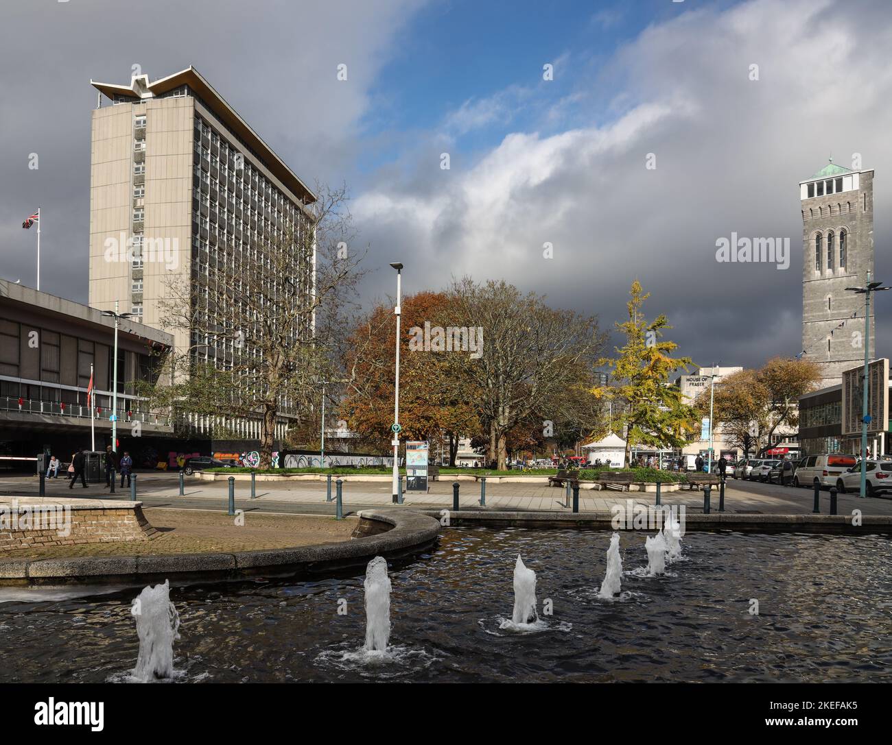 Die Bemühungen, das Civic Center von Plymouth, ehemals ratsbüros, in Hochhauswohnungen und Geschäftseinheiten zu regenerieren, werden im Jahr 20 endlich in Kraft treten Stockfoto